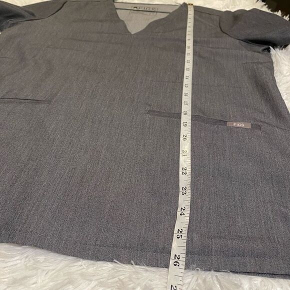 Figs Casma Three-Pocket Scrub Top in Graphite Gray Medium - Picture 5 of 7